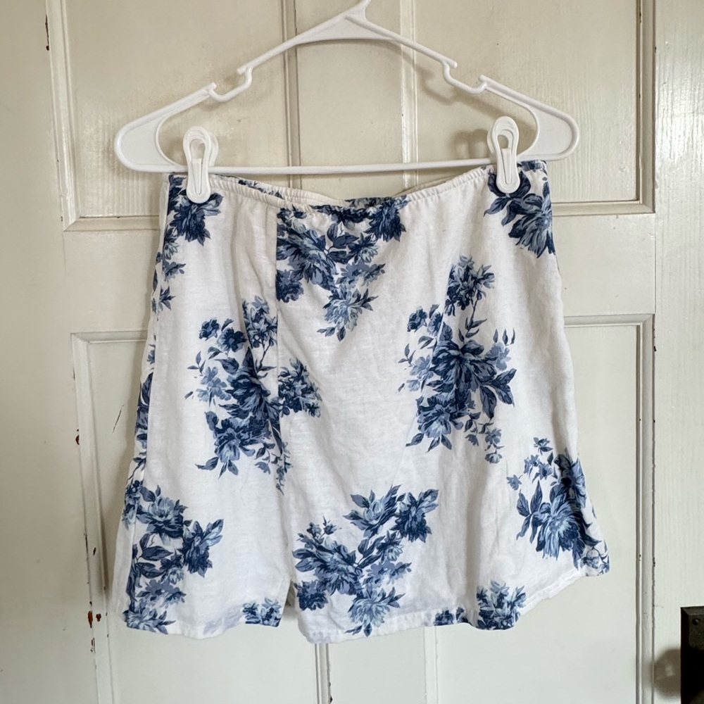 NWT American Eagle white & blue floral mini skirt size small